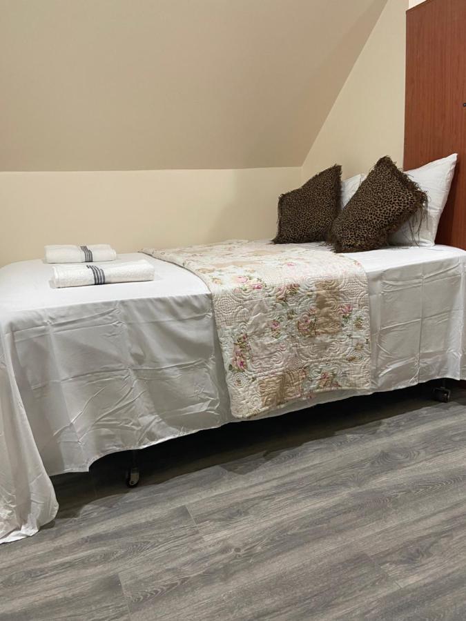 A Comfortable Room New York Exterior photo