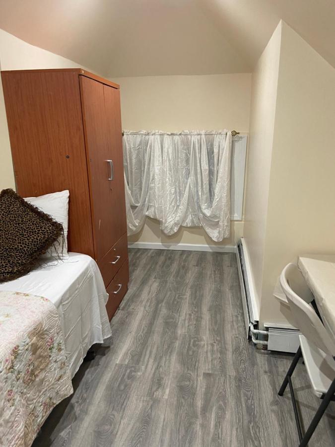 A Comfortable Room New York Exterior photo