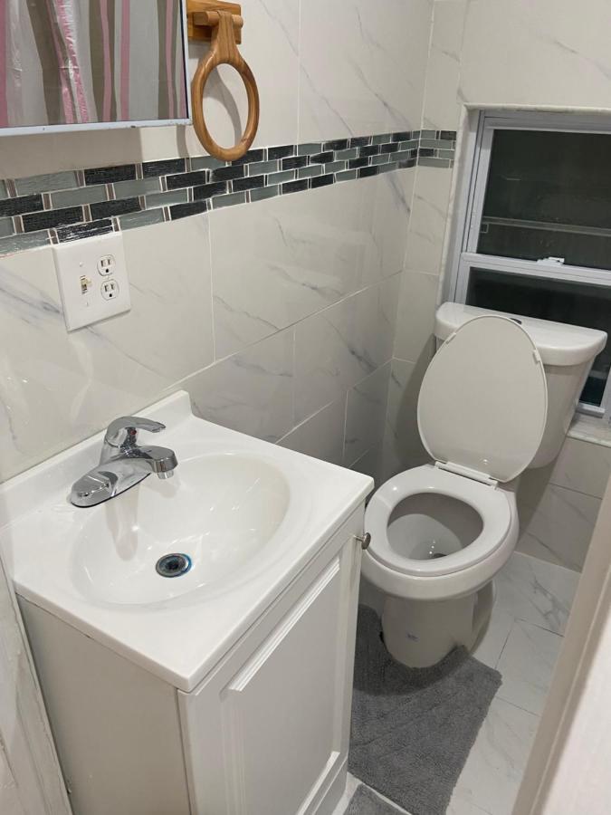 A Comfortable Room New York Exterior photo