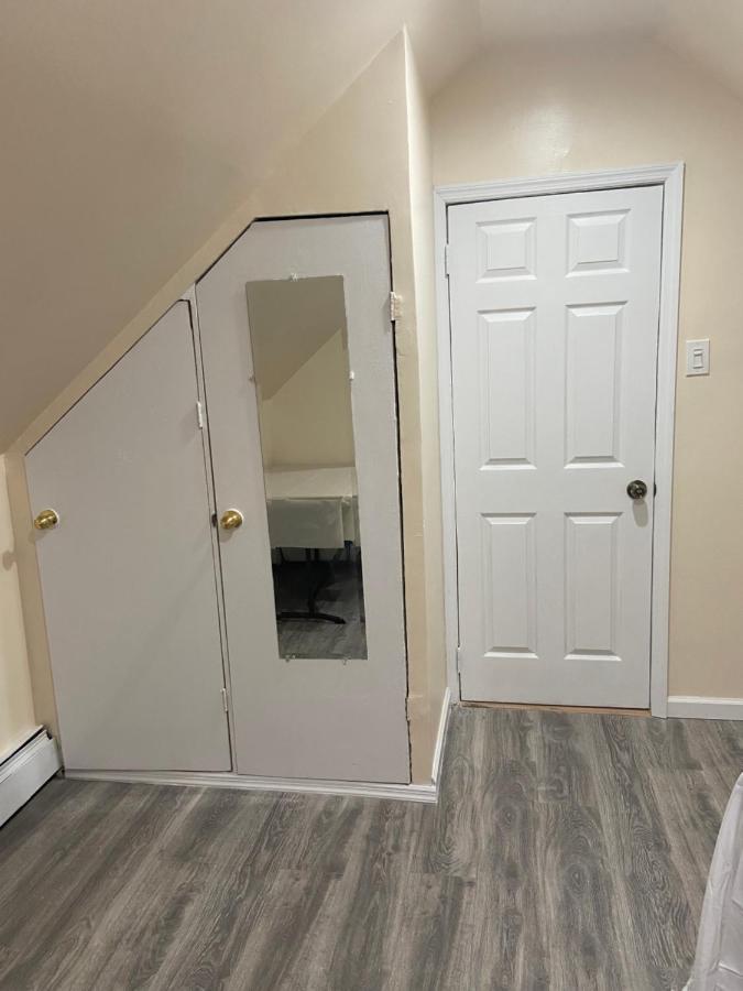 A Comfortable Room New York Exterior photo