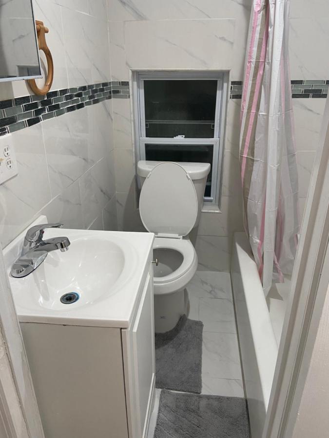 A Comfortable Room New York Exterior photo